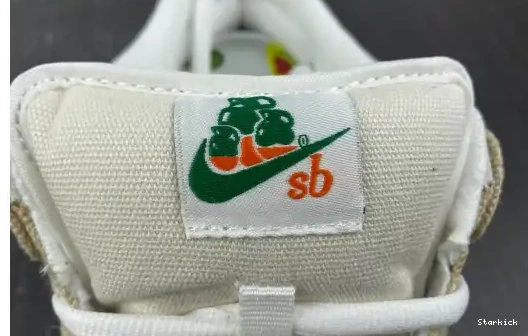 FD0860-001 Dunk SB Low Jarritos Nike 0630